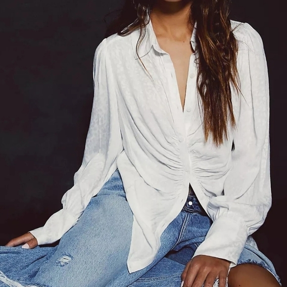 Free People Bianca Blouse White/Ivory Jacquard Animal Print Sz Med Ruched NEW - Picture 1 of 14